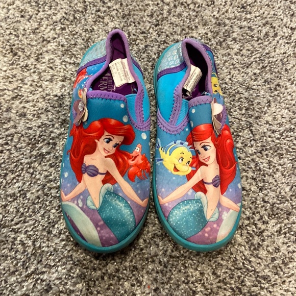 11–12 little girls,swim shoes-perfect for the lake/ ocean Disney little mermaid - Picture 1 of 13